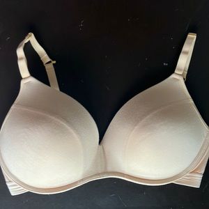 38DD like-new Lively underwire-free bra